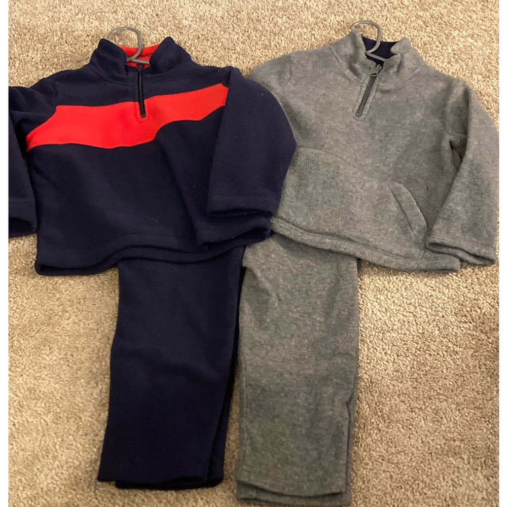 2 fleece sets
